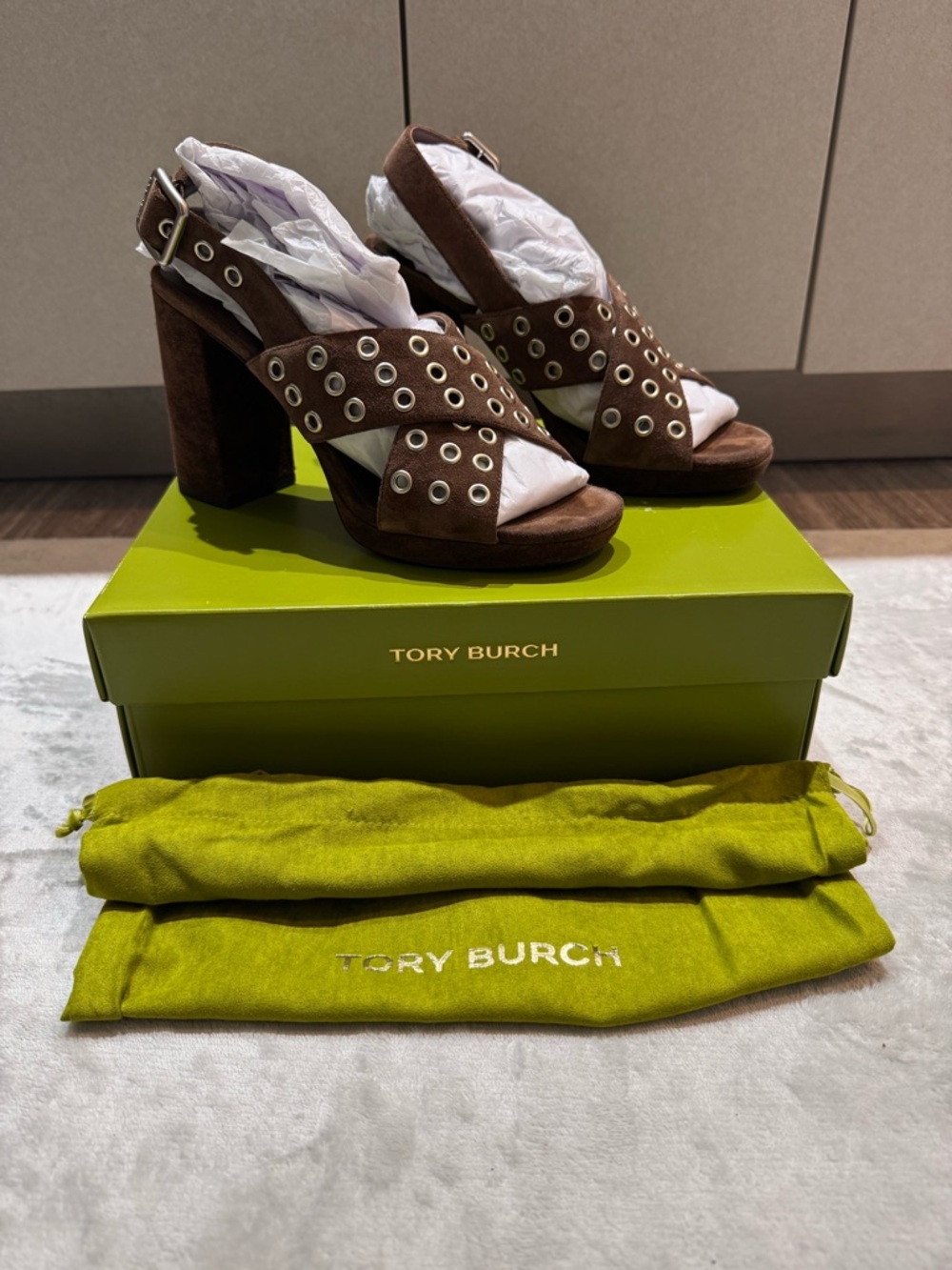 NWT Tory Burch Cross Band Suede Heel Sandals, Mustang, Size 8 - Picture 14 of 16